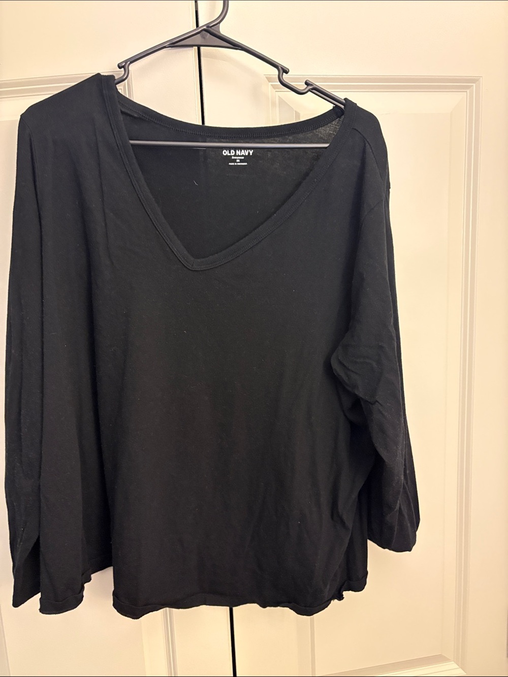 Old Navy Black V-Neck Long Sleeve Tee